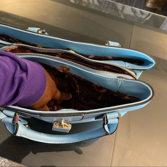 VERY pretty Baby Blue handbag! Excellent Condition! SALE - Picture 4 of 5